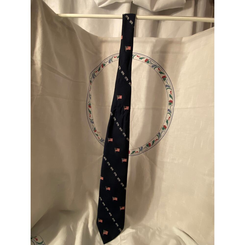 VTG Dark Navy Bicentennial Neck Tie with dates 1776 1976 and flags red white GUC